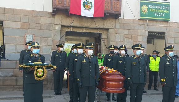 Policías de la comisaría de Yucay rindieron homenaje al agente fallecido en Cusco (Foto: PNP)