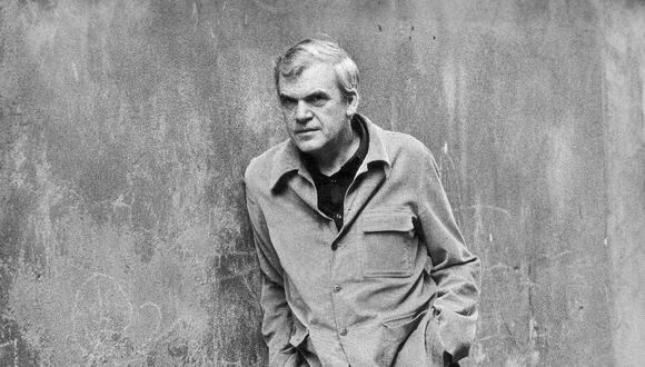 Milan Kundera en una calle de París, en abril de 1979. (Foto: Agencias)