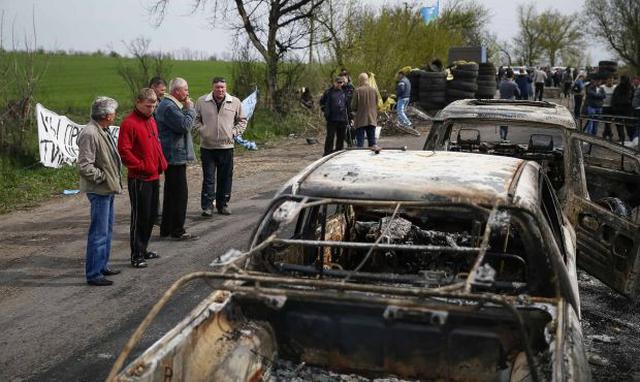 Al menos dos muertos en enfrentamientos al este de Ucrania - 2