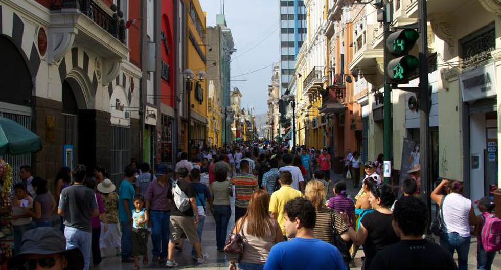 Unos 650 ambulantes transitan entre las plazas San Mart&iacute;n y de Armas. (Foto: mckaysavage/Flickr)