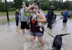 Huracán Harvey se fortalece frente a Texas y deja lluvias "mortales"