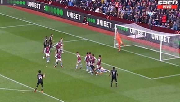 Dibu Martínez ataja tiro libre al ángulo de Philip Billing en goleada de Aston Villa al Bournemouth por Premier League | Foto: captura