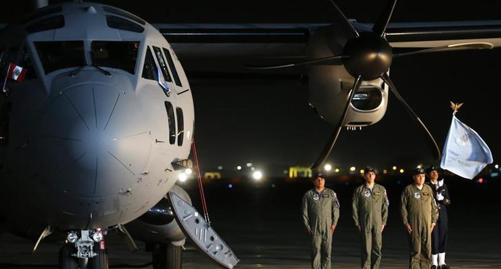 El avión militar que repatrió ayer a 63 peruanos de Puerto Rico también evacuó a seis colombianos, dos ecuatorianos y un boliviano, como parte del vuelo humanitario. (Foto: EFE)