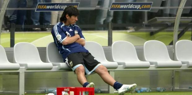 Messi se quedó en el banco de suplentes en el partido de cuartos ante Alemania.