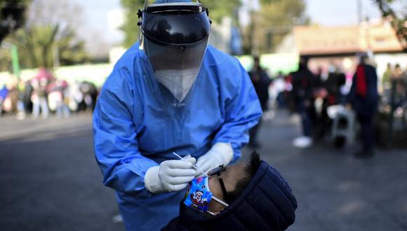 México registró este miércoles 48.627 nuevos contagios de COVID-19 para llegar a un total de 4.779.296 casos, además de 532 muertes para totalizar 304.308 decesos. (Foto: Pedro Pardo / AFP)
