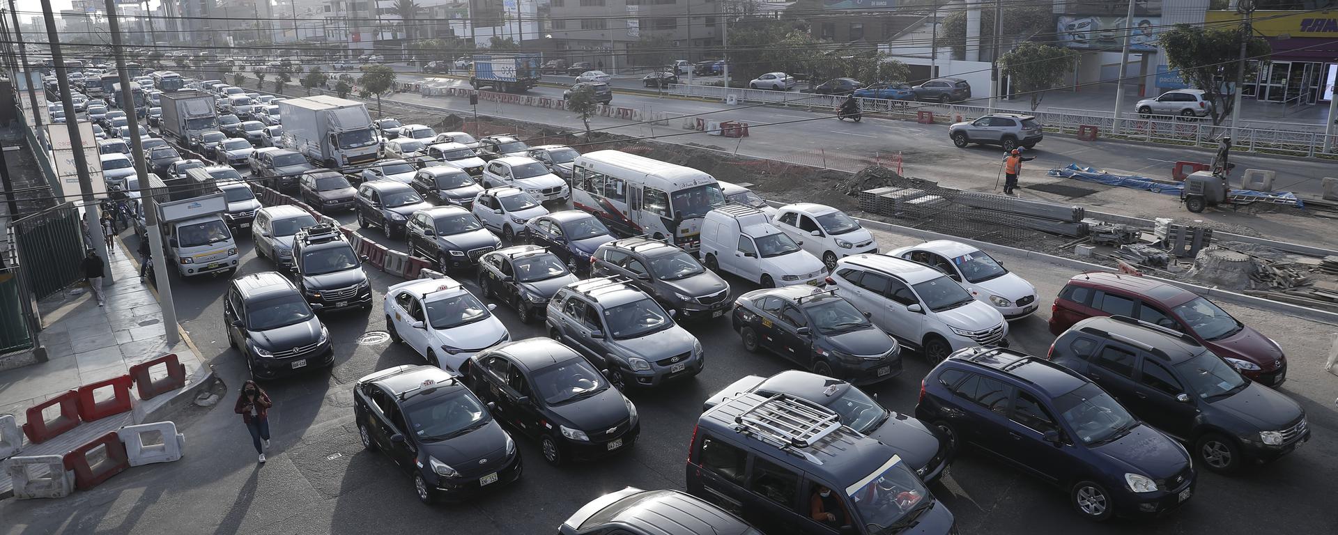 Tráfico en Lima te hace gastar hasta S/37 más al día en combustible 