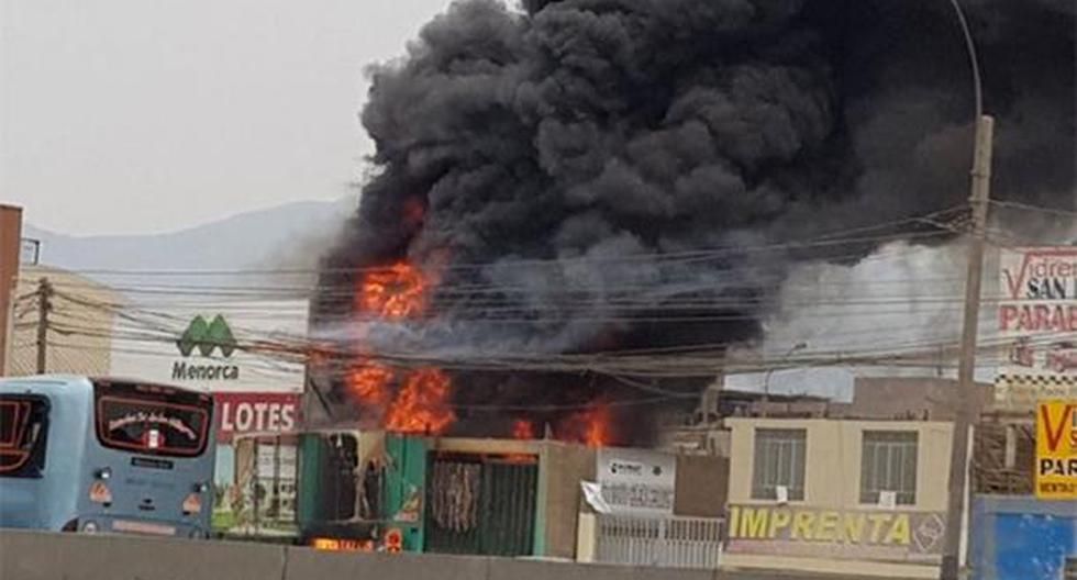 Perú. Bomberos lograron controlar incendio en inmueble de Puente Piedra. (Foto: Agencia Andina)
