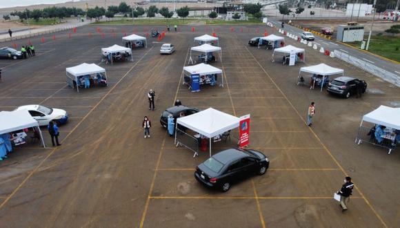 El Ministerio de Salud (Minsa) indicó que en el vacunacar implementado en la playa Agua Dulce se espera recibir más de 200 vehículos por hora. (Foto: Minsa)