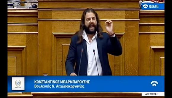 El diputado de la formación neonazi Amanecer Dorado, Konstantinos Barbarusis, es perseguido por el Gobierno de Grecia tras ser acusado de alta traición. (Captura de video)