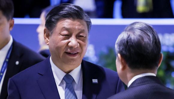 El presidente de China, Xi Jinping (i), llega al Retiro de Líderes Económicos de APEC, durante la conferencia anual de Cooperación Económica Asia-Pacífico en el Centro de Convenciones Moscone West en San Francisco, California, EE.UU., el 17 de noviembre de 2023 | EFE/EPA/JOHN G. MABANGLO