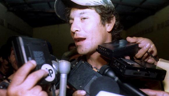 El líder rebelde nicaragüense José Ángel Talavera "El Chacal" se dirige a la prensa el 25 de agosto de 1993, en Quilali, al norte de Nicaragua. (Foto de Rodrigo ARANGUA / AFP)