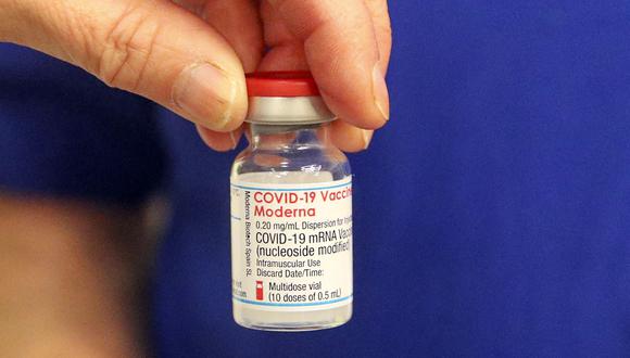 Moderna ganó 4.000 millones de dólares hasta junio impulsada por las ventas de su vacuna contra el COVID-19. (Steve Parsons / POOL / AFP).