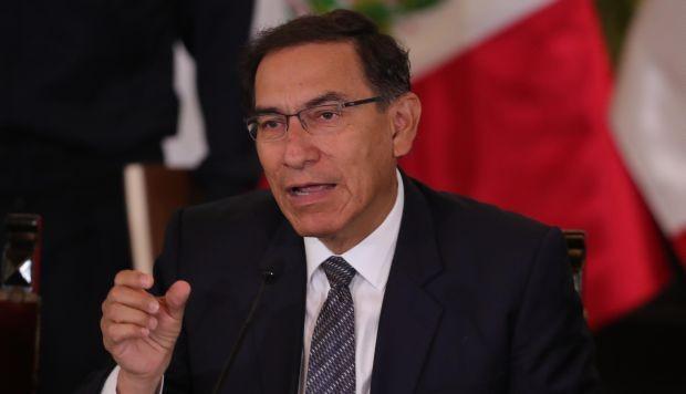Martín Vizcarra se ha comprado, pues, un gran pleito. Merece ganar por lo menos el primer round. (Foto: EFE)