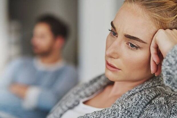 Las parejas suelen atravesar por problemas que pueden solucionarse siempre y cuando no afecten los derechos o bienestar físico y emocional de alguno. (Foto: iStock)