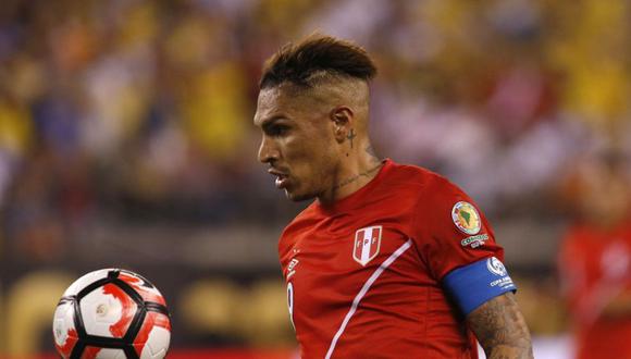 Paolo Guerrero es el futbolista que más sorprendió a Sebastián Abreu en las Eliminatorias Rusia 2018. (Foto: AFP)