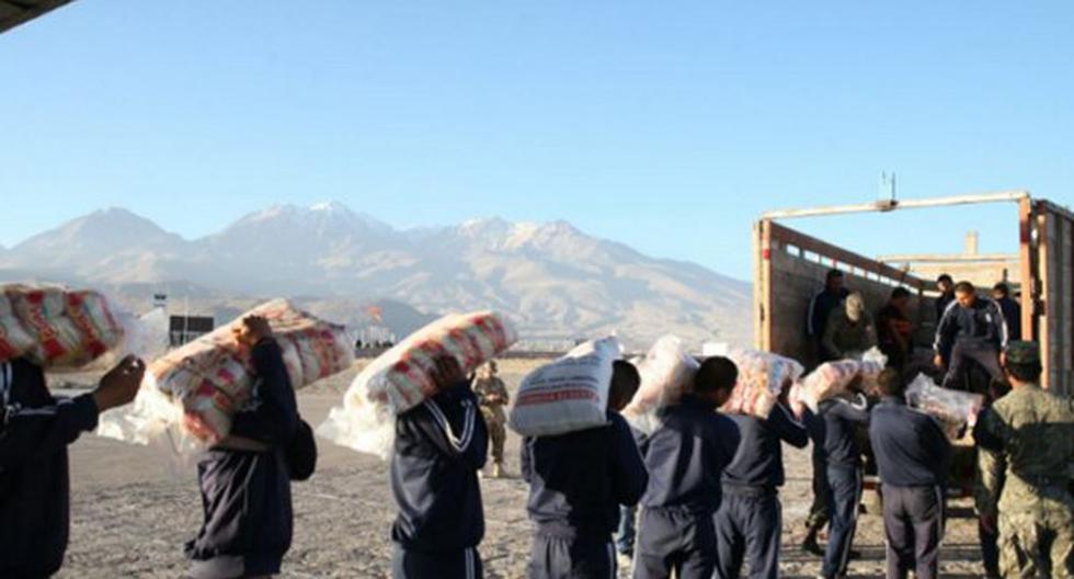 Trasladan ayuda humanitaria a los distritos de la provincia de Caylloma. (Foto: Andina)