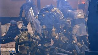 Más de 30 soldados de fuerza internacional de la OTAN heridos en choques en norte de Kosovo