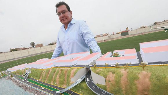 El gobernador regional del Callao, Félix Moreno, hablando en el 2015 sobre el proyecto de la Costa Verde tramo Callao, la cual fue otorgada a Odebrecht. (Archivo El Comercio)