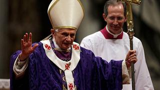 Benedicto XVI fue ovacionado durante su última misa por Miércoles de Ceniza