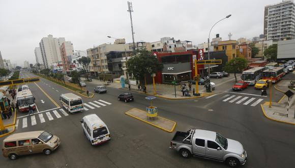 La avenida Javier Prado es uno de los lugares permitidos para la propaganda política, en Magdalena del Mar. Pero tambipen existen restricciones. (Foto: Archivo El Comercio)