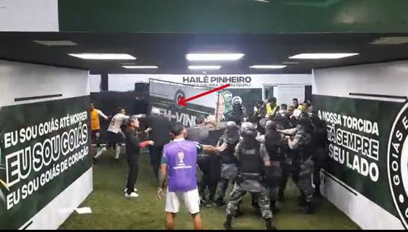 Fossati fue agredido con lacrimógenas por la Policía de Brasil post partido Goiás vs. Universitario | VIDEO