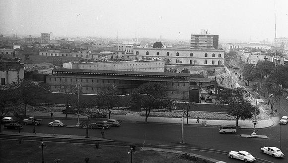 Lima, 17 de junio de 1961. Una vista del proceso de demolición de la antigua Penitenciaría Central de Lima, conocida también como el 'Panóptico', ubicado entre las avenidas Paseo de la República, España, Bolivia y Wilson. (Foto: GEC Archivo Histórico).