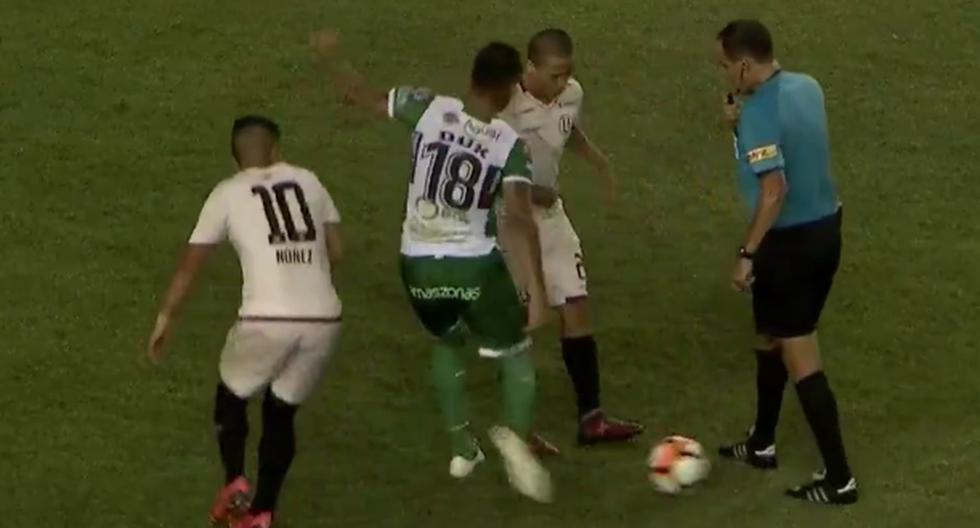 Yasmani Duk le metió una patada criminal a Paulo De La Cruz en frente del árbitro durante la Copa Libertadores y la Conmebol se pronunció. (Video: FOX Sports)
