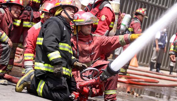 El Reglamento de la Ley, que busca ayudar a los deudos de los bomberos que dieron su vida en servicio (Foto: Andina)