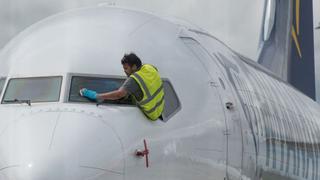COVID-19 | Cuáles son los métodos para desinfectar los aviones en medio de la pandemia