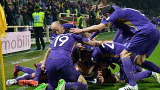Fiorentina venció 2-1 al AC Milan y sueña con la Champions