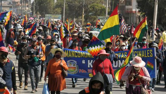 Cientos de manifestantes protestan contra el nuevo aplazamiento de las elecciones bolivianas, este martes en Sacaba (Bolivia). (Foto: EFE/Jorge Ábrego/Archivo).