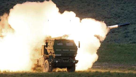 El arma actualmente en boca de todos en Ucrania son los Himars, un sistema multilanzadera de cohetes de alta precisión estadounidense. (AP).