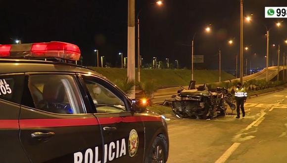 Pareja sobrevivió luego que su auto se volcara en la Costa Verde | Foto: Captura de video