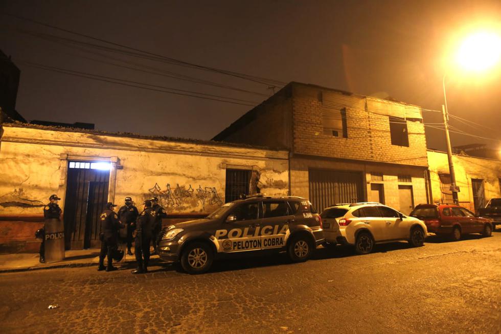 Personal de la División de Investigación de delitos de Alta Complejidad (Diviac) de la Policía Nacional del Perú detuvo la madrugada de este jueves a 12 personas y allanó 20 inmuebles en tres regiones del Perú en el marco de un operativo contra el tráfico de inmigrantes. (Fotos: Cesar Grados/@photo.gec)