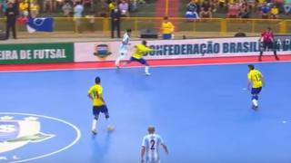 Futsal: argentino dejó en ridículo a Falcao con una "bicicleta"