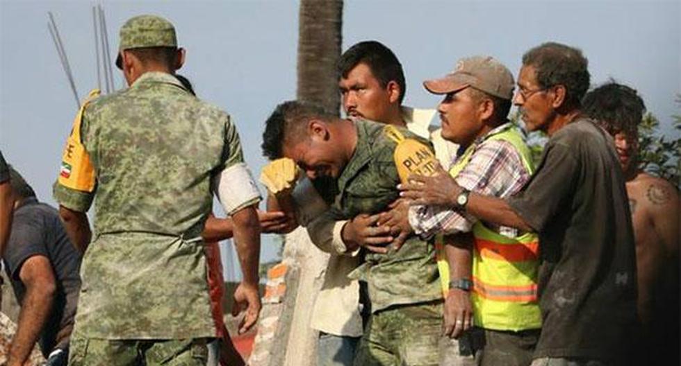 Viral. La foto de este soldado llorando tras el terremoto en México se viralizoó en las redes sociales. (Foto: Facebook)