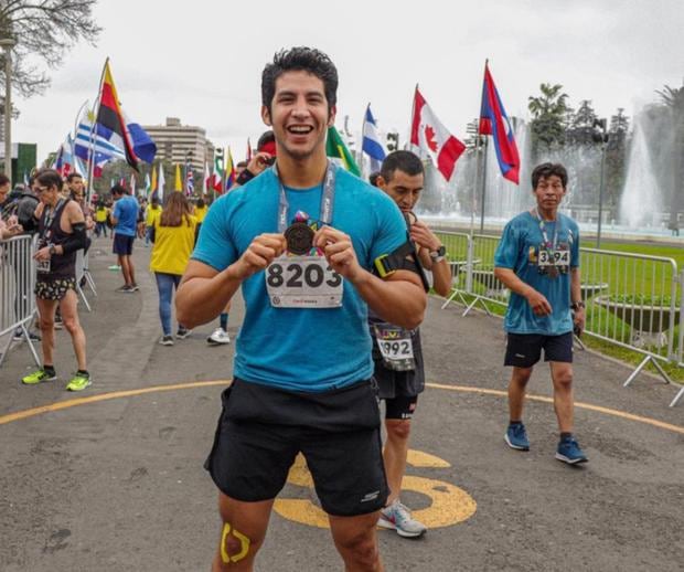 El actor peruano participó en la Media maratón de Lima. (Foto: IG/ Santiago Suárez)
