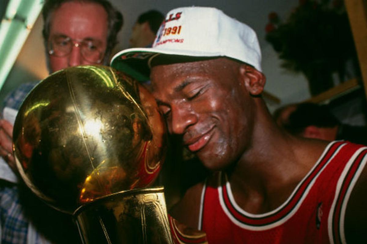 Productividad hemisferio ego Michael Jordan: Consiguió su primer anillo de la NBA hace 24 años |  DEPORTES | PERU.COM