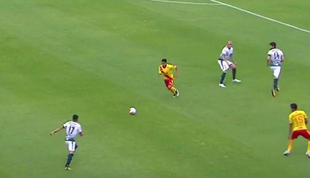 Raúl Ruidíaz regaló un lujo y llamó la atención de periodistas mexicanos [VIDEO] (Foto: Captura)