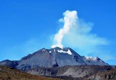 Volcán Sabancaya registró hoy 70 sismos y continuas explosiones 