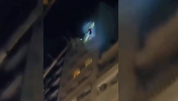 Francisco Duarte fue rescatado desde el piso 11 tras incendio en hotel. (Captura: Emergencias BA / Twitter)
