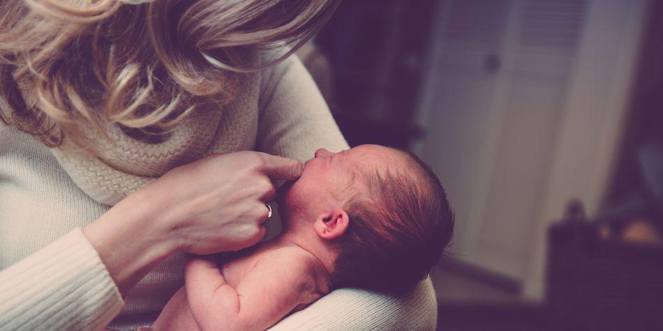 Con simples pasos se puede mejorar notablemente la sensación en los pechos durante las primeras semanas de lactancia. (Foto: Pixabay)