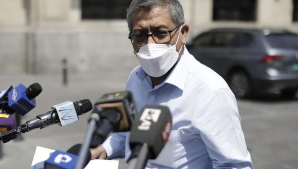 Rosendo Serna indicó que mañana miércoles 6 de abril los estudiantes de colegios privados y estatales vuelven a las aulas | Foto: Anthony Niño de Guzmán / @photo.gec