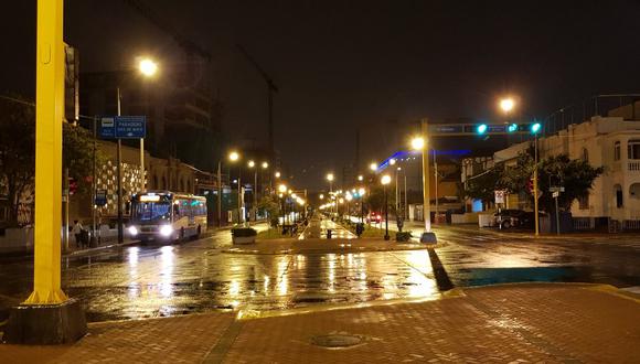 Una lluvia de verano se registró en diversos puntos de Lima esta madrugada. (Twitter: @pacofloresc)