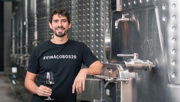 Al inicio de la pandemia, Andrés Vignoni recibió dos grandes noticias: fue elegido Mejor Enólogo Joven de Argentina por el especialista Tim Atkins, y su vino Viña Cobos Malbec 2017 obtuvo 100 puntos del crítico James Suckling.   (Foto: Viña Cobos)