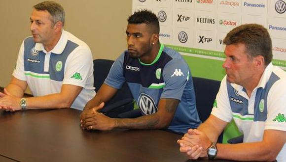 Carlos Ascues fue presentado como refuerzo del Wolfsburg