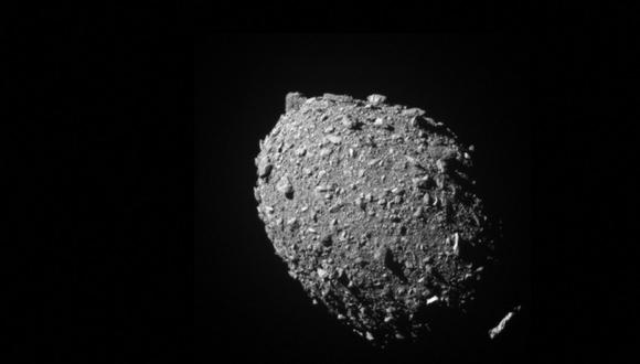 Esta imagen proporcionada por la NASA el 11 de octubre de 2022 muestra la luna pequeña del asteroide Dimorphos vista por la nave espacial Double Asteroid Redirection Test (DART) 11 segundos antes del impacto. (Foto:  NASA/JONS HOPKINS APL / AFP)