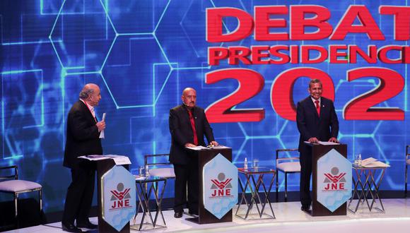 Hernando de Soto solo enfrentó a Ollanta Humala. El resto de candidatos, incluyendo a Daniel Urresti, se concentraron en sus porpuestas. (Foto EFE).