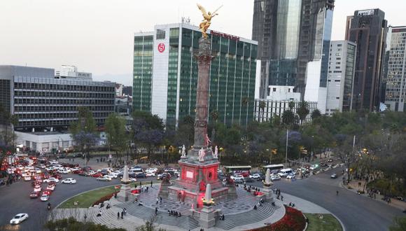 Así se veía el monumento del Ángel de la Independencia en México tras el sismo de este viernes. (Foto: AP/Marco Ugarte)