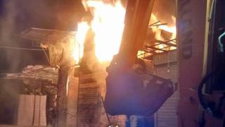 Chincha: incendio en mercado La Parada consumió varios puestos